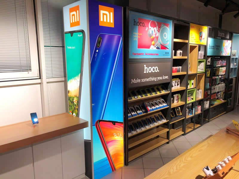 Espositori e grafiche personalizzate con illuminazione a LED Espositori e grafiche personalizzate con illuminazione a LED