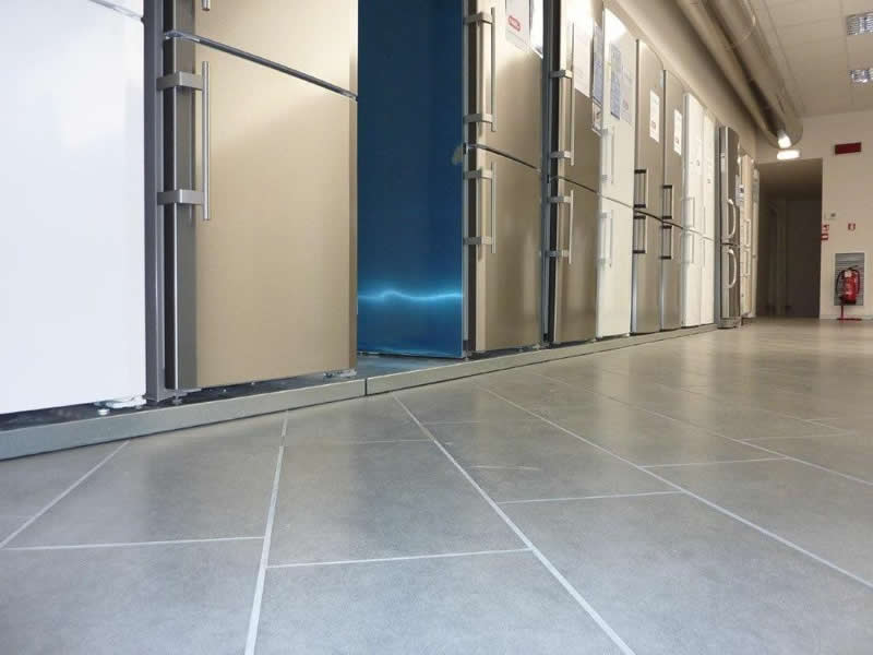 Pedane zincate per esposizione frigoriferi ecc.. Pedane zincate per esposizione frigoriferi ecc..