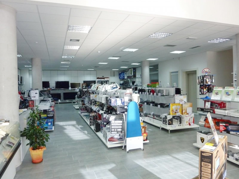 Arredi a parete e centrali per ogni accessorio Arredi a parete e centrali per ogni accessorio