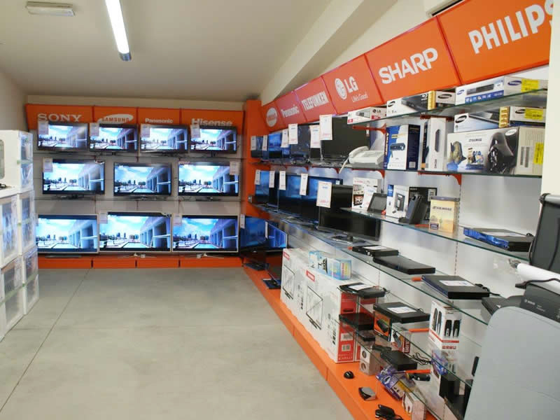 Espositore a parete con ripiani in vetro trasparente per esposizione tv Espositore a parete con ripiani in vetro trasparente per esposizione tv