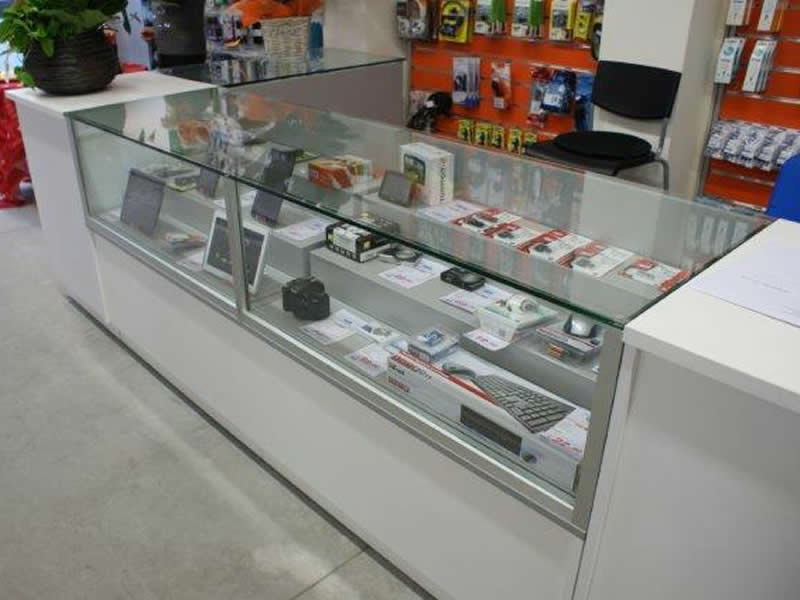 Banco vendita con teca in vetro h 40 cm. A tre gradini Banco vendita con teca in vetro h 40 cm. A tre gradini