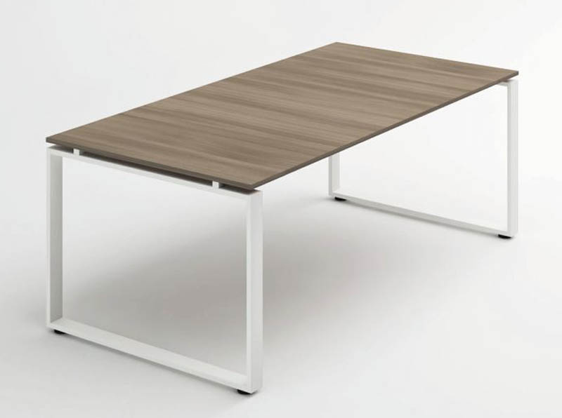 Scrivania con gambe ad “U” chiusa disponibile in varie finiture e dimensioni (Oper.04) Scrivania con gambe ad “U” chiusa disponibile in varie finiture e dimensioni (Oper.04)