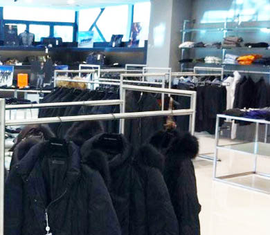 Arredamenti su misura per negozi abbigliamento